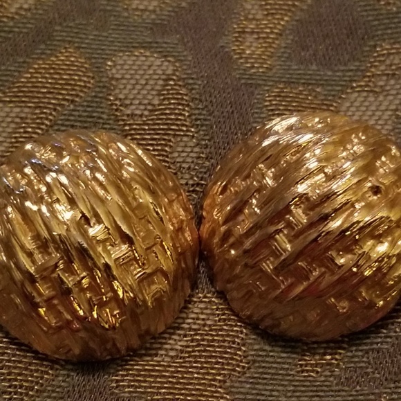 Napier Jewelry - Vintage Goldtone Napier Clip Earrings approx 1"